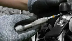 Welche Materialien werden üblicherweise bei Custom-Messern verwendet?