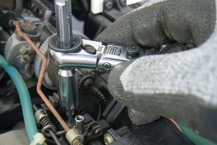 Neu 2025: Der 711L Flex-Head 1/4” EDC-Ratschenschlüssel mit T-Griff-01