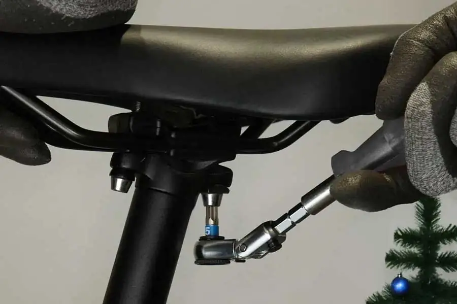 Neu 2025: Der 711L Flex-Head 1/4” EDC-Ratschenschlüssel mit T-Griff-02