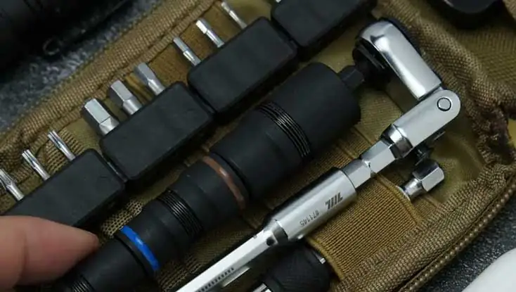 Neu 2025: Der 711L Flex-Head 1/4” EDC-Ratschenschlüssel mit T-Griff-FU