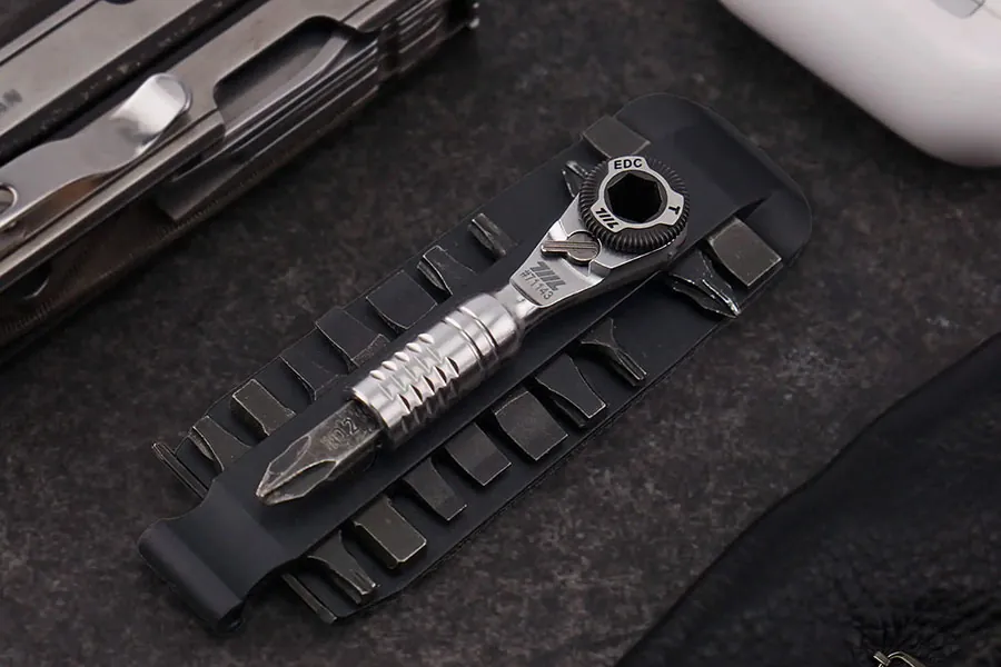 711L EDC 1/4” Ratschenschlüssel mit Aufnahme | 711L